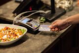 finnish-fintech-partnership-gets-bank-accounts-asylum-seekers_asset_moni-card-pos_1
