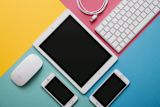 7-ways-digital-can-boost-covid-19-response-and-recovery_asset_everyday_tech_death_to_stock_photography_12