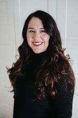 Stephanie Headshot