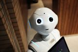 how-do-we-build-trust-between-humans-and-ai_asset_robot