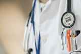 app-frees-hospital-beds-matching-patients-carers_asset_doctor-563428_1920