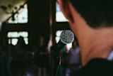dont-let-fear-stop-you-from-you-speaking-in-public_asset_photo-1498189263721-d42d6bcc2ad1