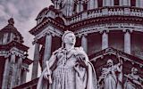 Queen Victoria holds court at Belfast City Hall