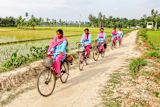 bangladeshi-girls-bring-internet-rural-villages-bikes_asset_17170567857_fcf54e7c80_o