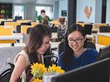 how-to-be-a-good-colleague-to-your-junior-team-members_asset_mimi-thian-tpxhqizu2oq-unsplash