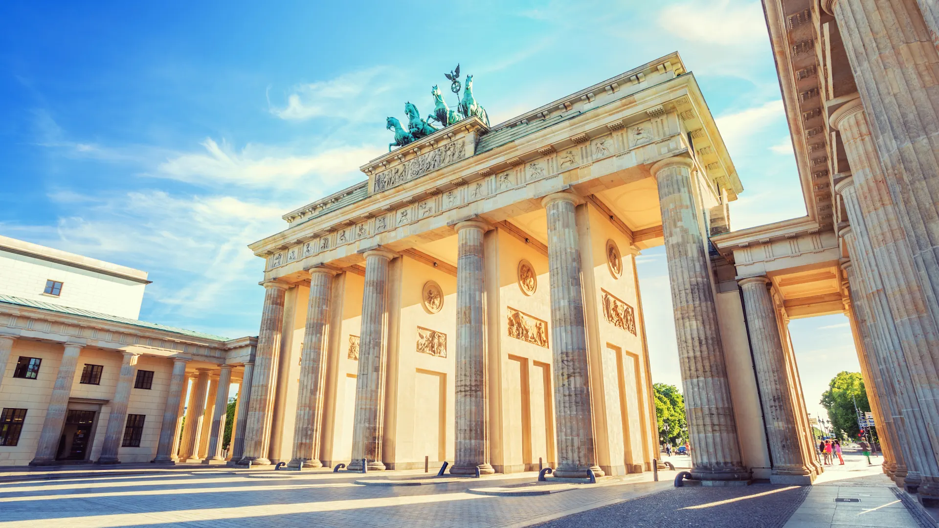 Günstiger Strom für Berlin Sicht auf das Brandenburger Tor in Berlin. NEW Energie ist der günstige Stromanbieter für Berlin.