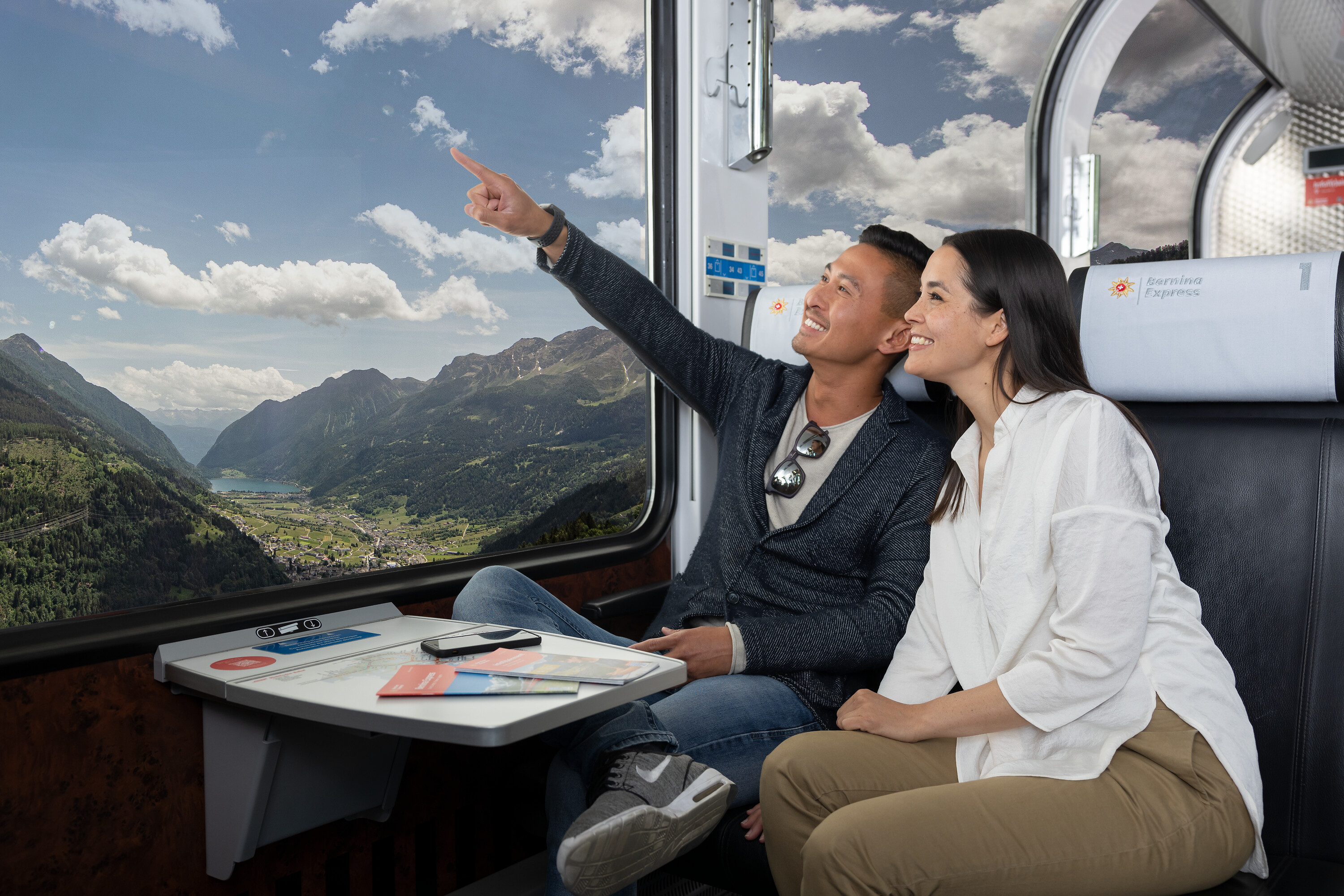 Fahrgäste Panoramawagen Bernina Express