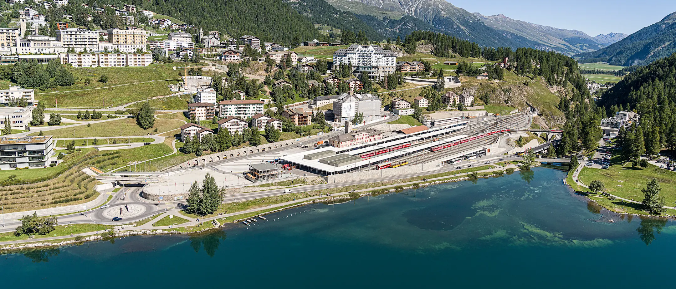 Bahnhof St. Moritz von oben