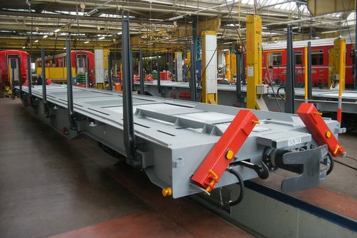 Güterwagen ACTS-Bahnwagen Typ «R-p» Frontanschlag, Seitenrungen und ACTS-Abrollschiene