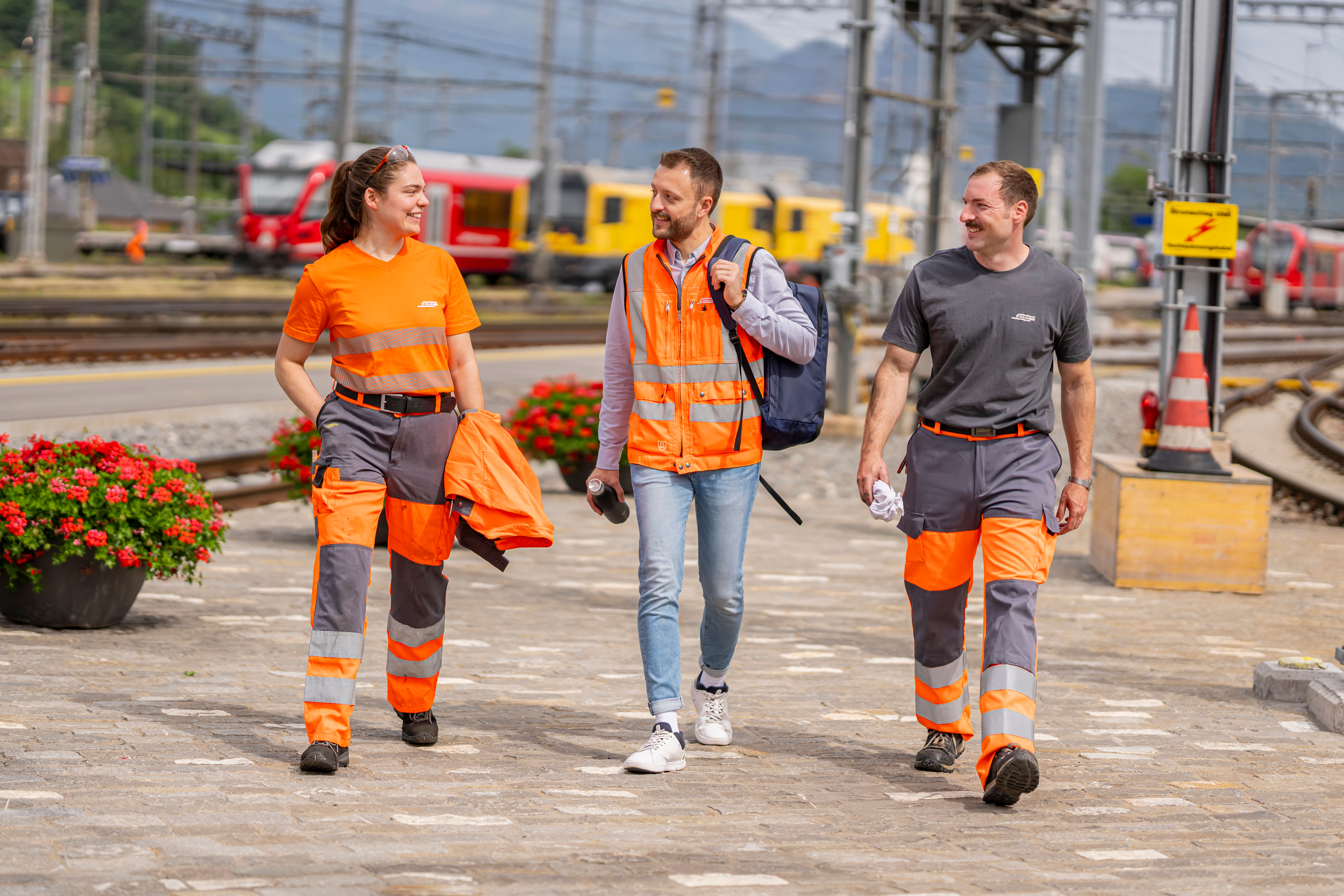 3 Mitarbeitende in Landquart am Laufen in der Rondelle Werkstatt