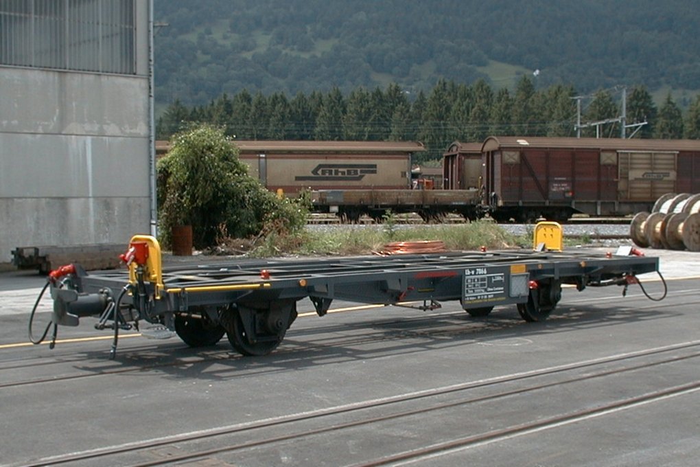 Container-Tragwagen der RhB vom Typ «Lb-v» ohne Container