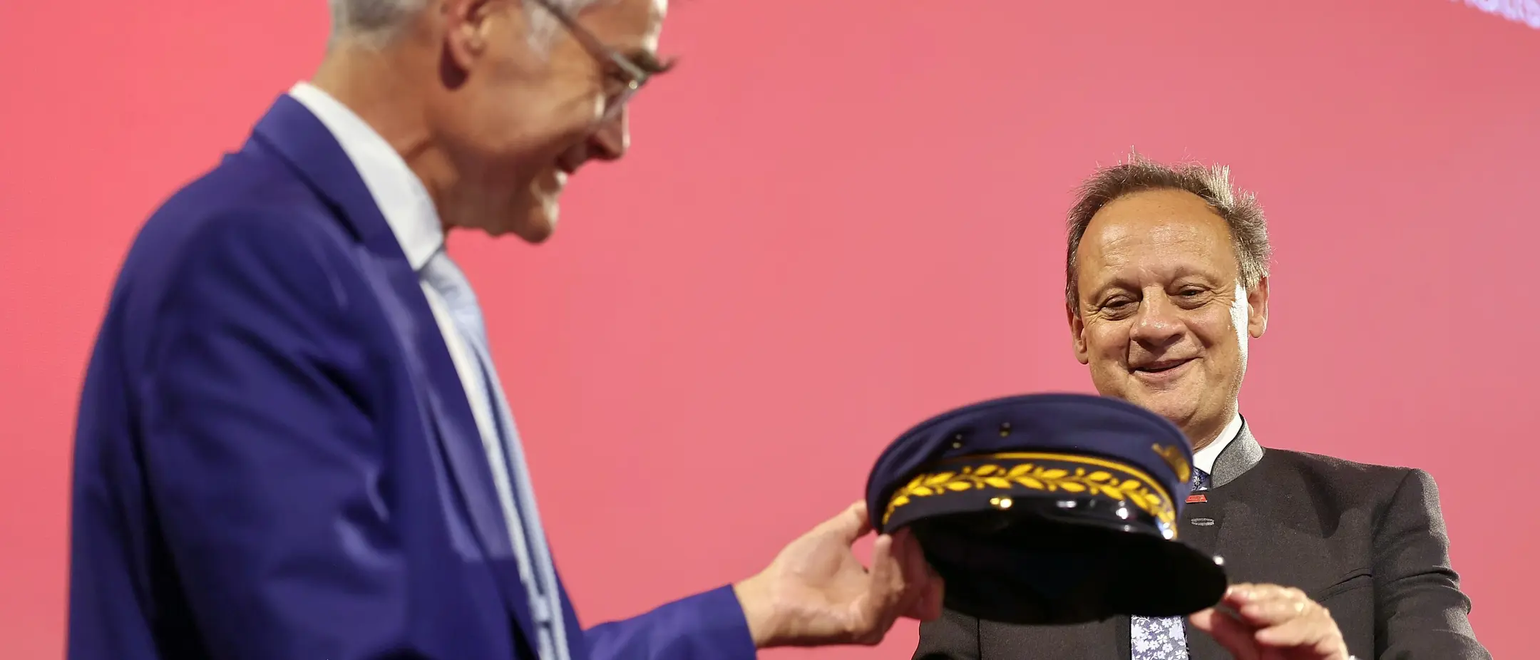 Übergabe Präsidium GV