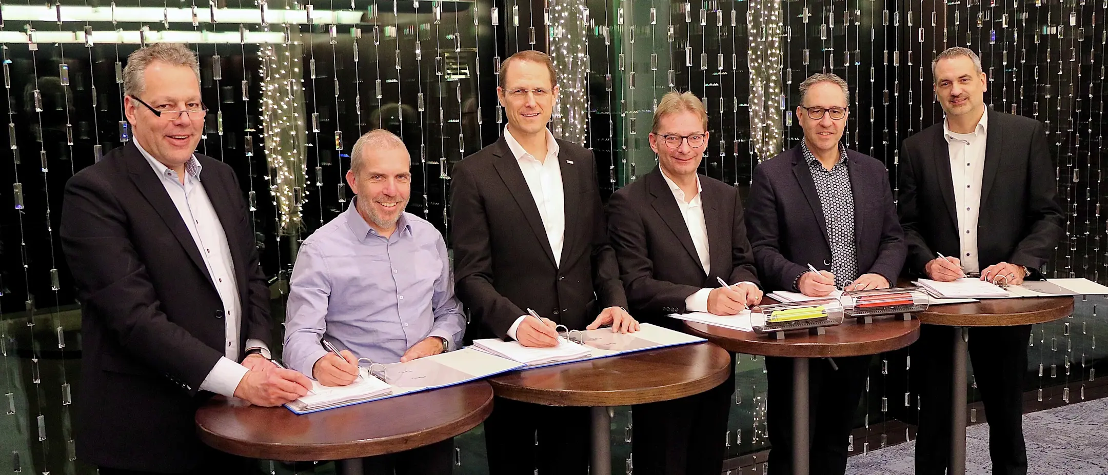 Vertragsunterzeichnung, Ansgar Brockmeyer, Ivo Hutter, Renato Fasciati, Christian König, Egon Gsponer, Ivan Pfammatter