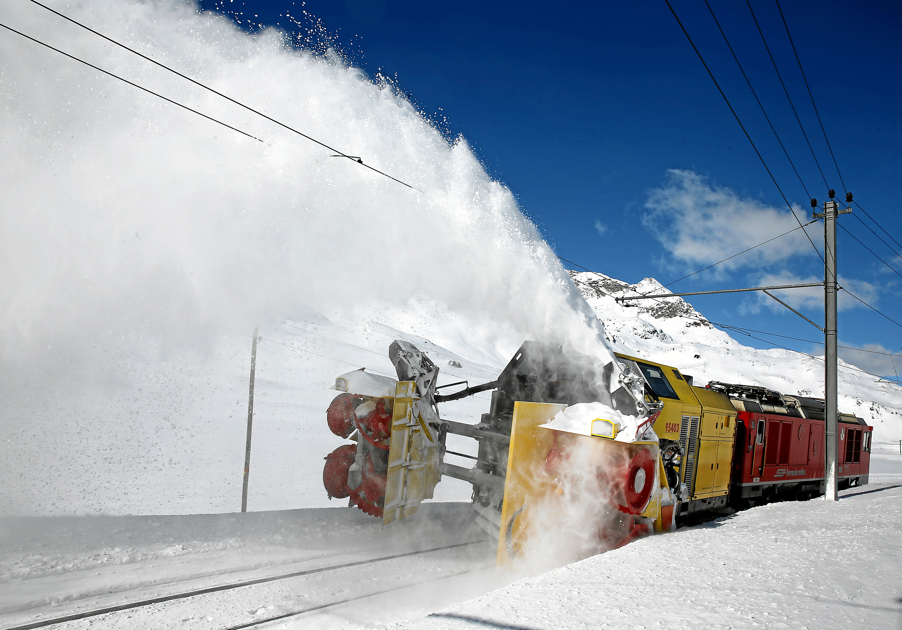Die Schneefräse 95403 im Einsatz bei Ospizio Bernina sorgt für freie Strecken im Winter.