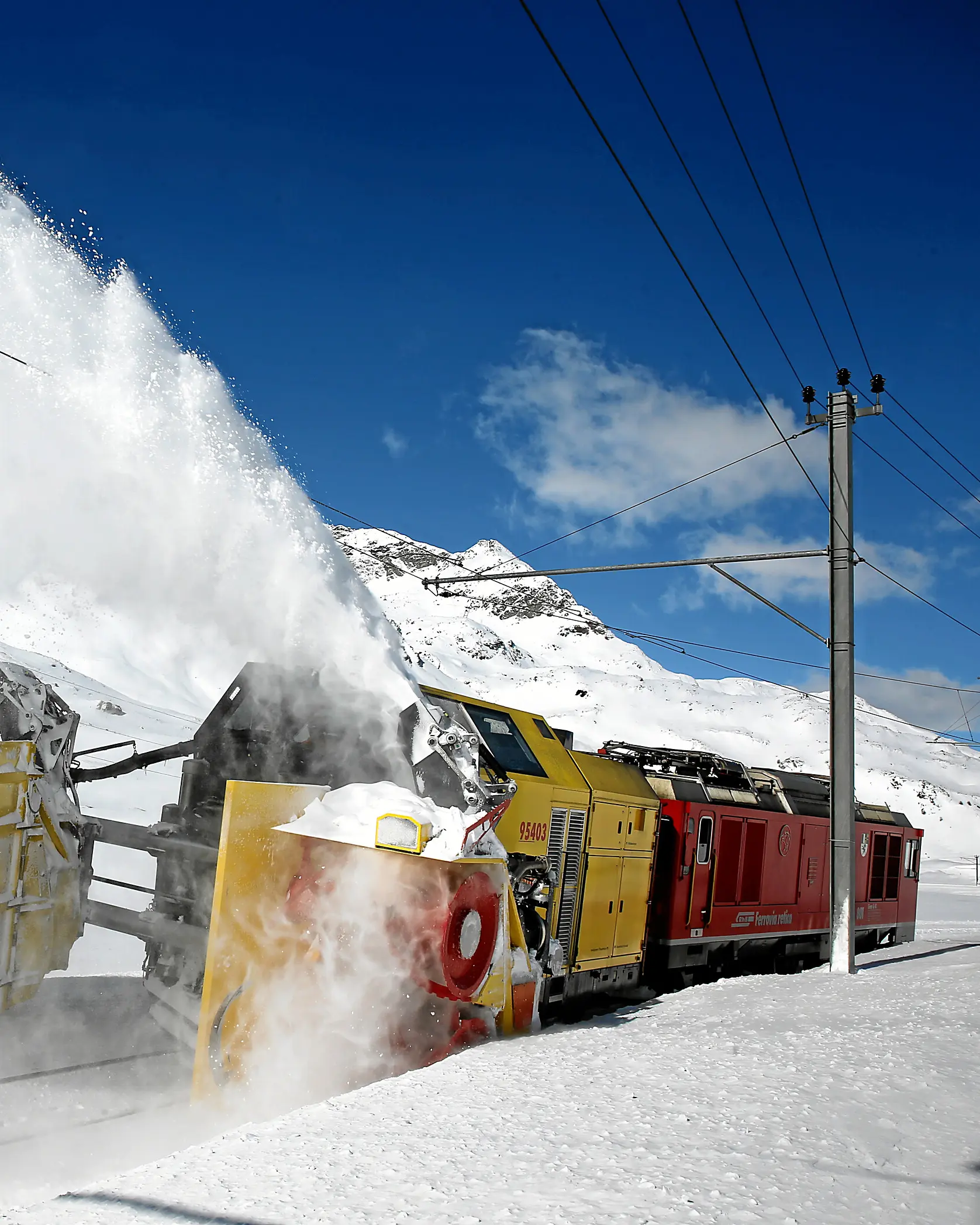 Die Schneefräse 95403 im Einsatz bei Ospizio Bernina sorgt für freie Strecken im Winter.