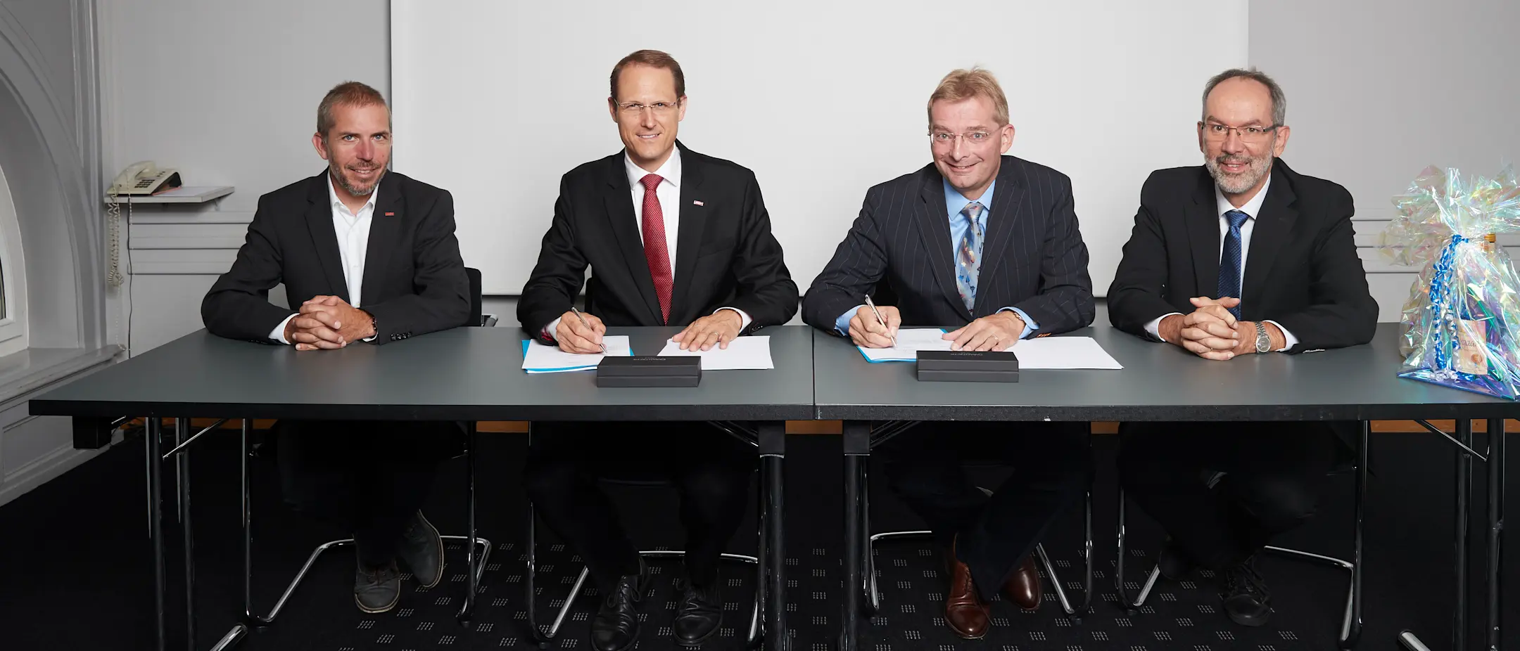 Vertragsunterzeichnung mit Stadler und Matterhorn Gotthard Bahn
