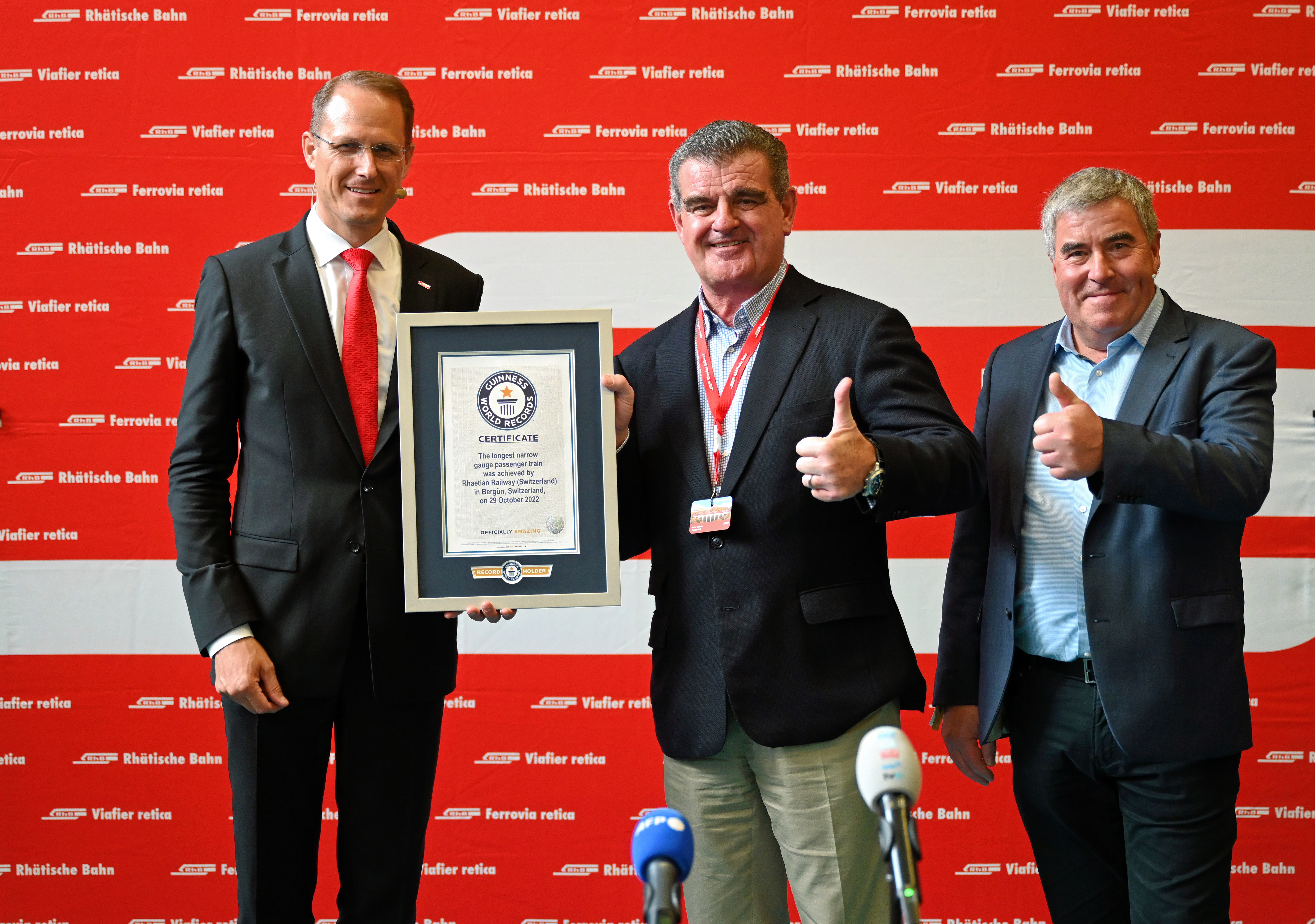 RhB Direktor Renato Fasciati, Stadler CEO Peter Spuhler und Edgar Keller von ABB, Leiter Traktion