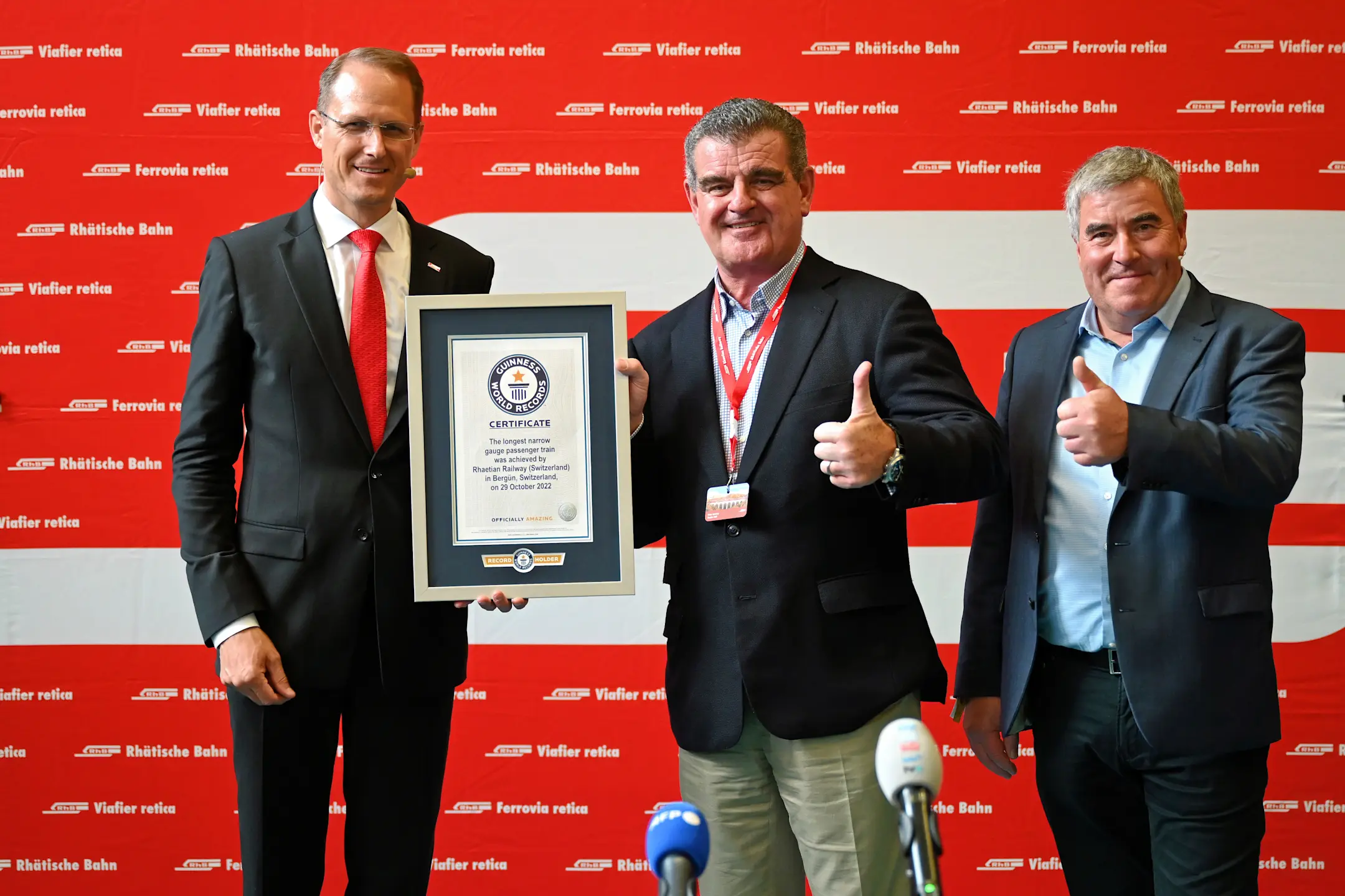 RhB Direktor Renato Fasciati, Stadler CEO Peter Spuhler und Edgar Keller von ABB, Leiter Traktion