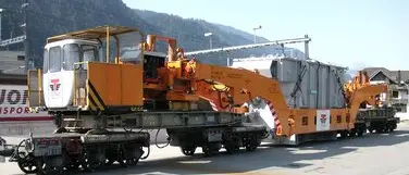 Ein Güterwagen für einen Spezialtransport bei der Bündner Güterbahn