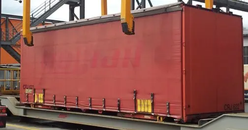 Container-Tragwagen Typ Sb beim Umlad im GUZ