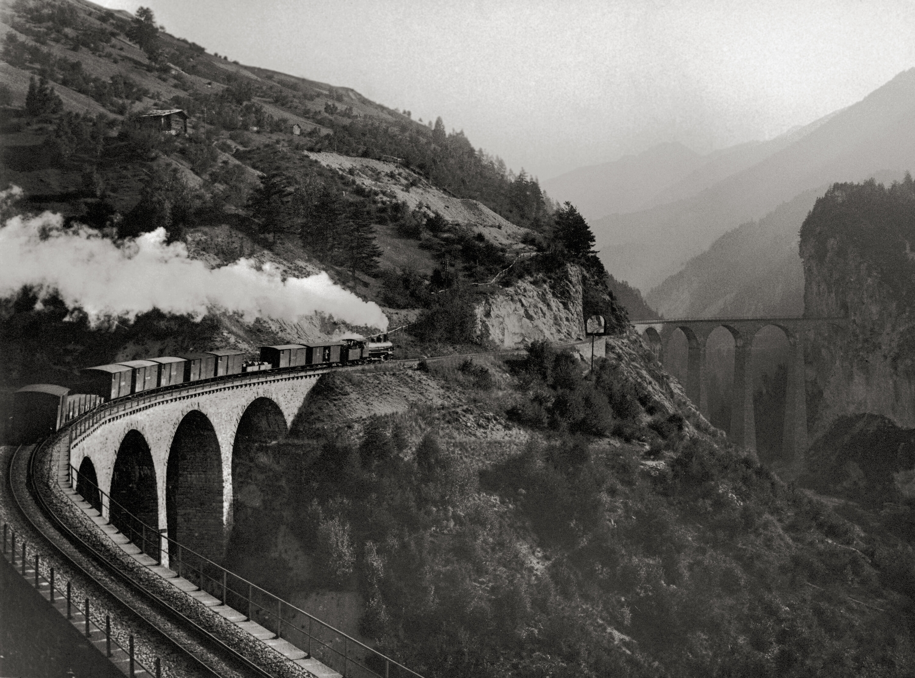 Steam train on the Schmittenertobel Viaduct in 1906