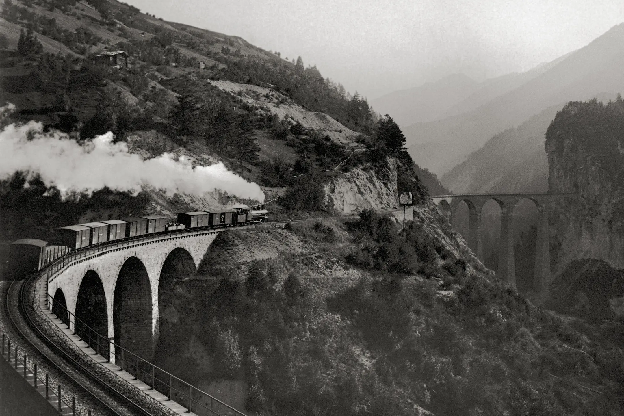 Dampfzug auf dem Schmittenertobelviadukt im Jahr 1906.