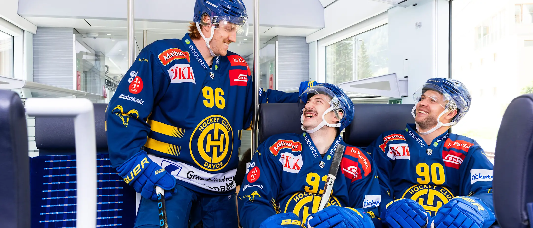 DAVOS #90 Sven Jung #93 Yannick Frehner und #96 Chris Egli in der RhB in Davos