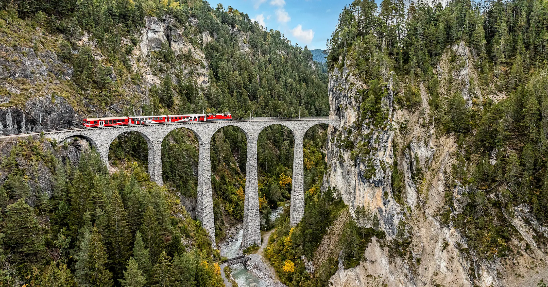 Viaduktshuttle auf dem Landwassersviadukt.