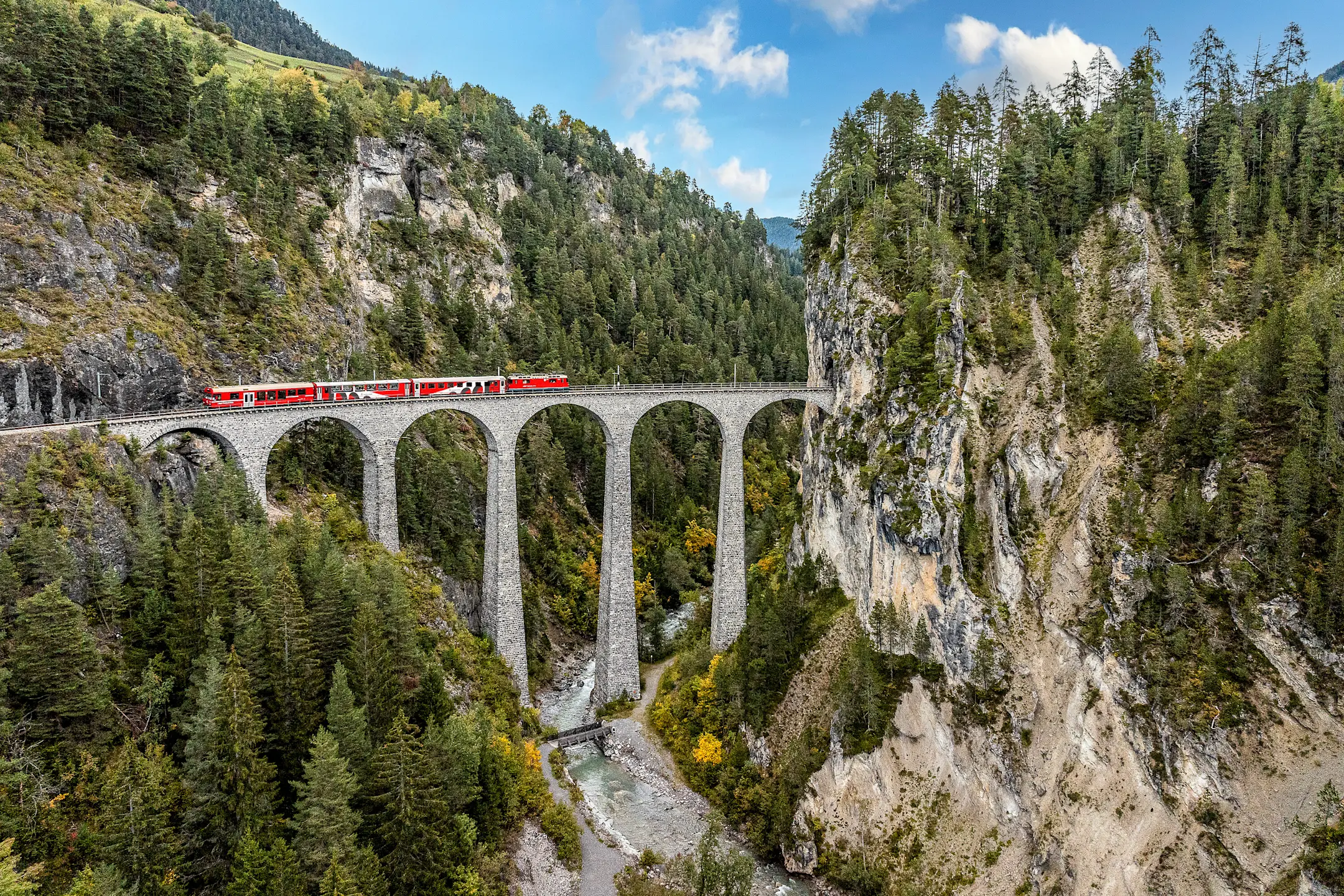 Viaduktshuttle auf dem Landwassersviadukt.