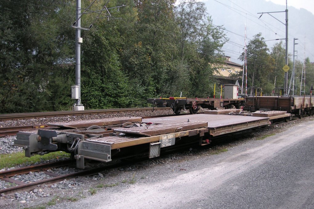 Podestwagen des Typs «Xak» für Spezialtransporte bei der Bündner Güterbahn