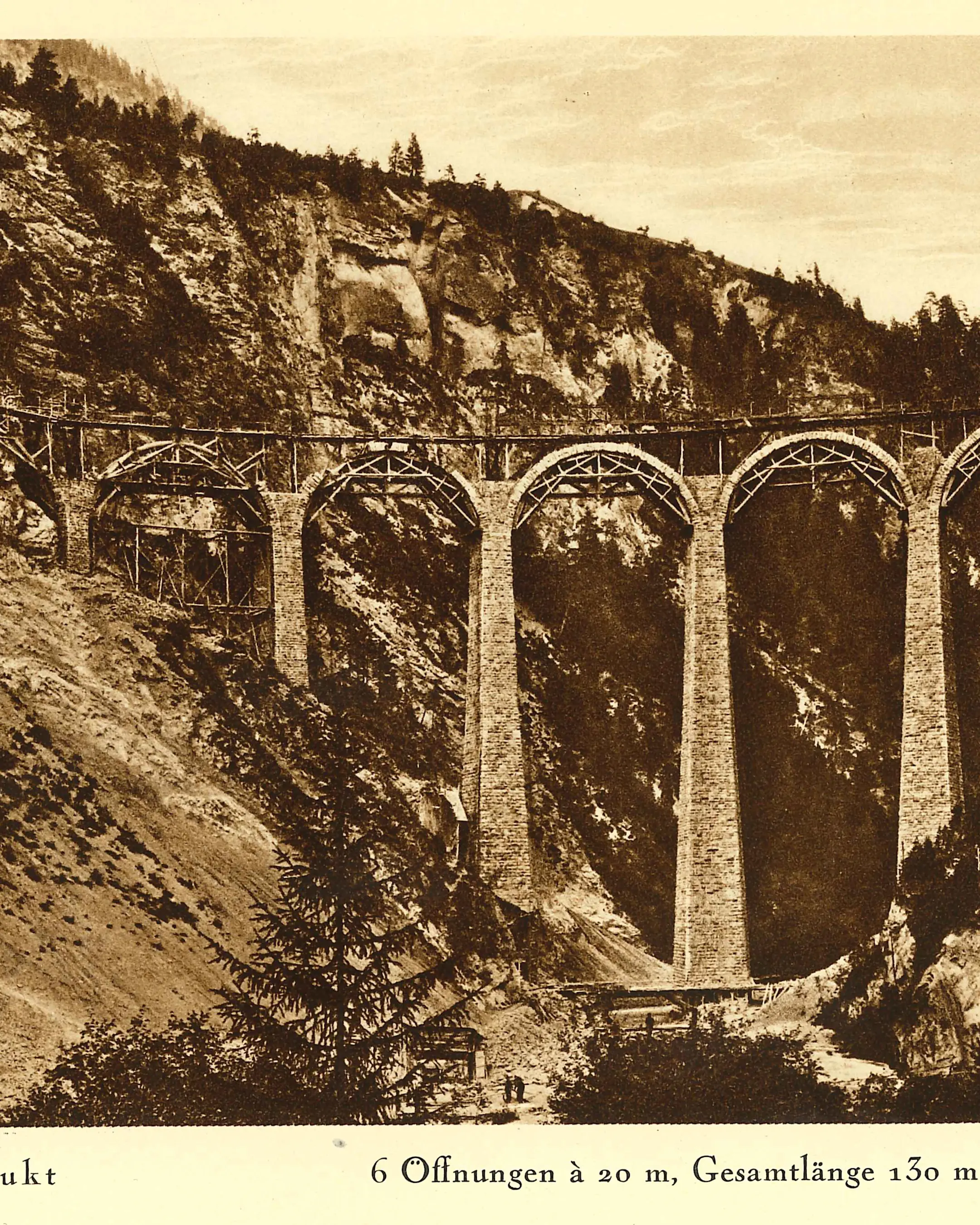 Historisches Bild vom Baum vom Landwasserviadukt kurz vor der Fertigstellung.