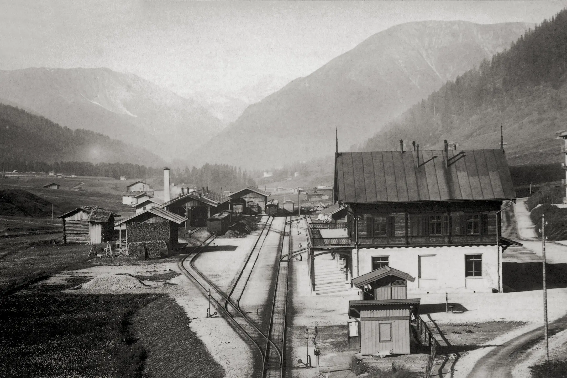 Historische Aufnahme des Bahnhofs Davos Platz im Jahr 1909.