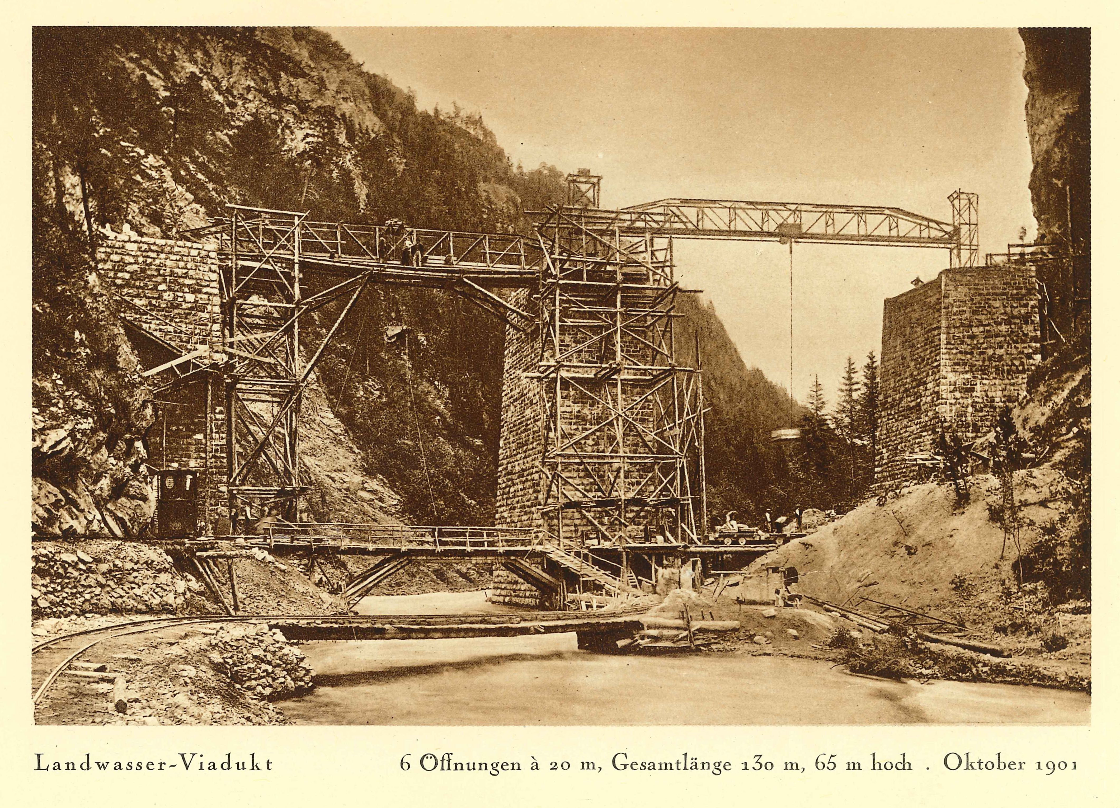 Historisches Bild vom Bau vom Landwasserviadukt.