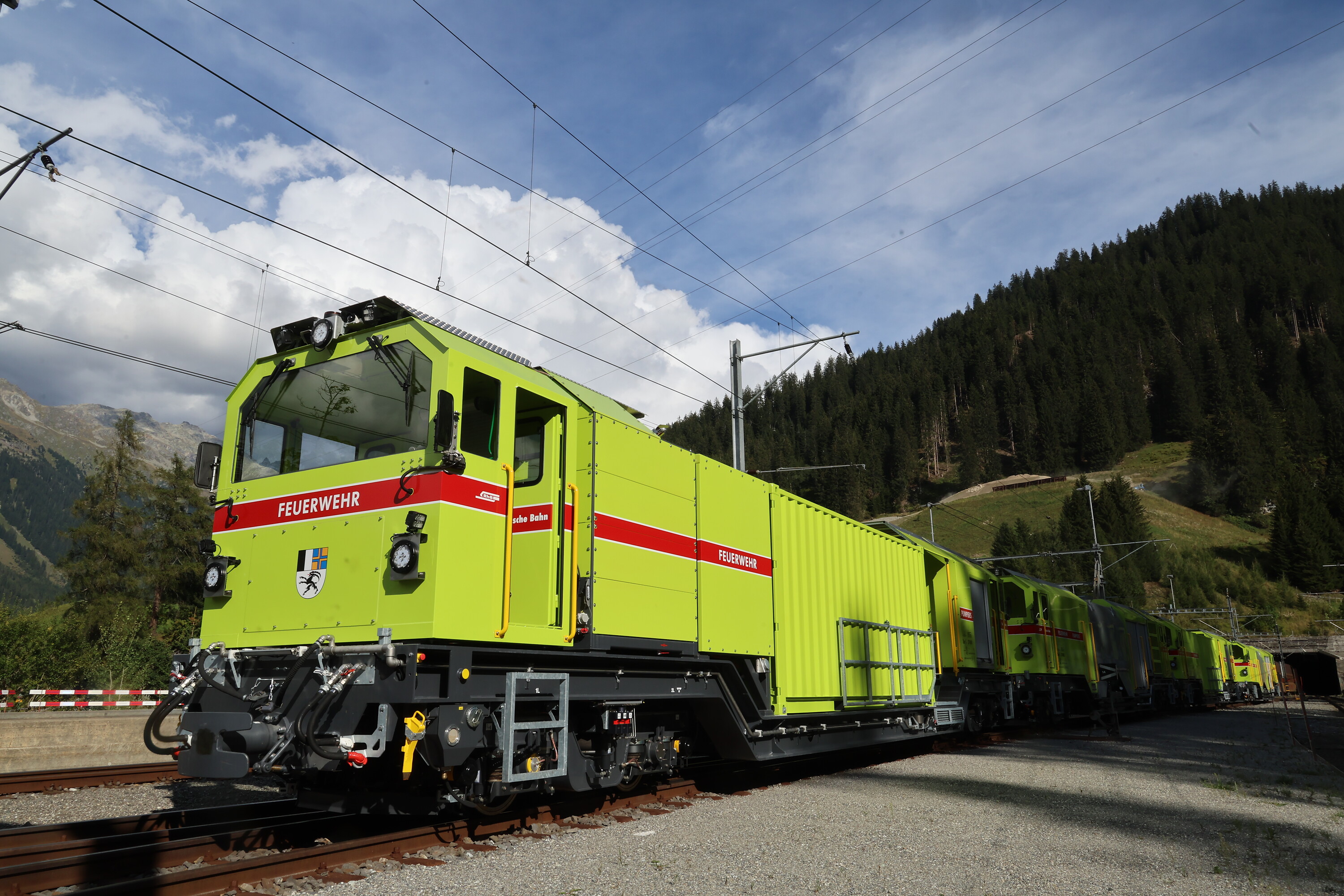 Einweihung der neuen Lösch- und Rettungsfahrzeuge