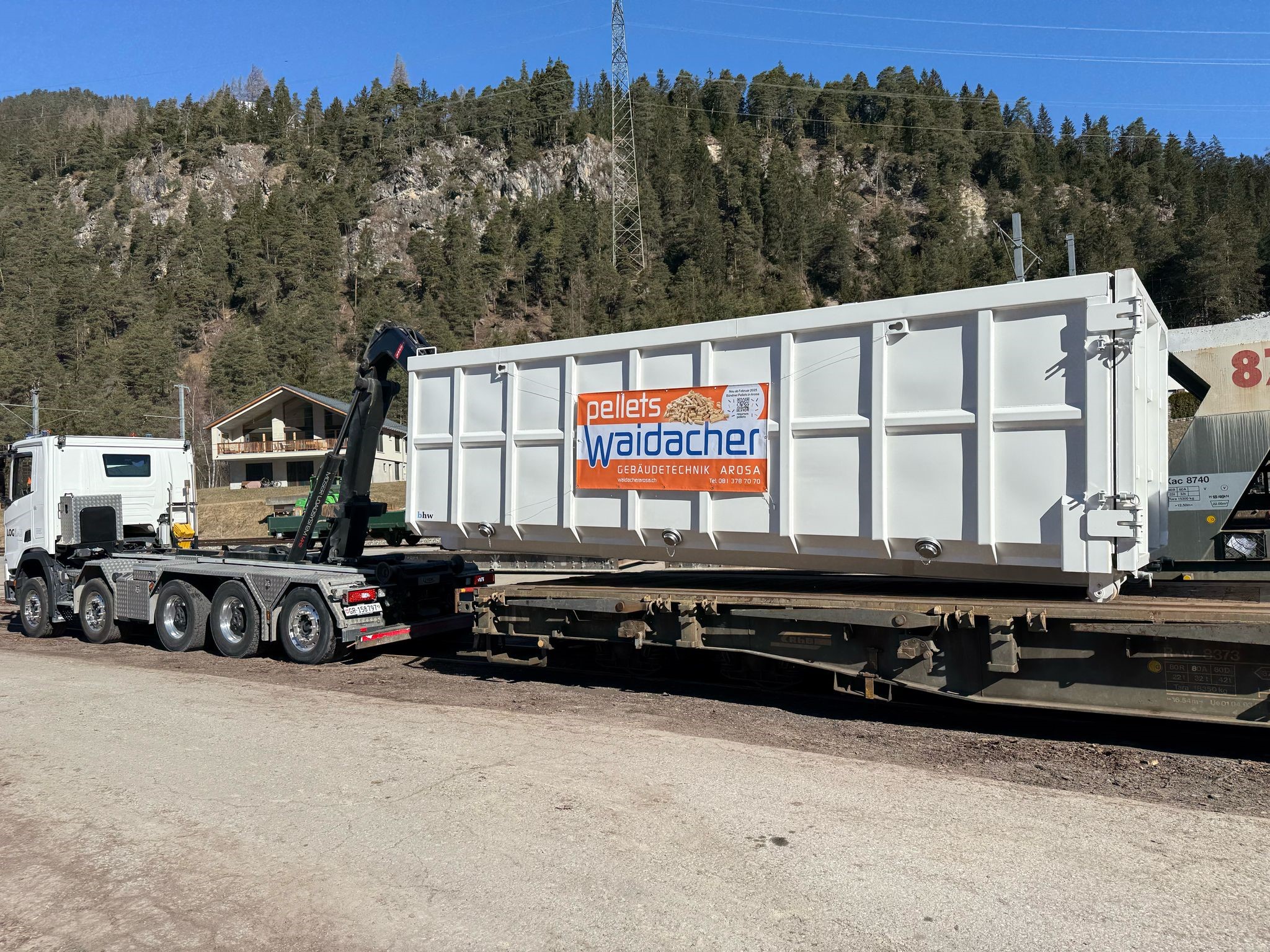 Ein Abrollcontainer mit Hakengerät