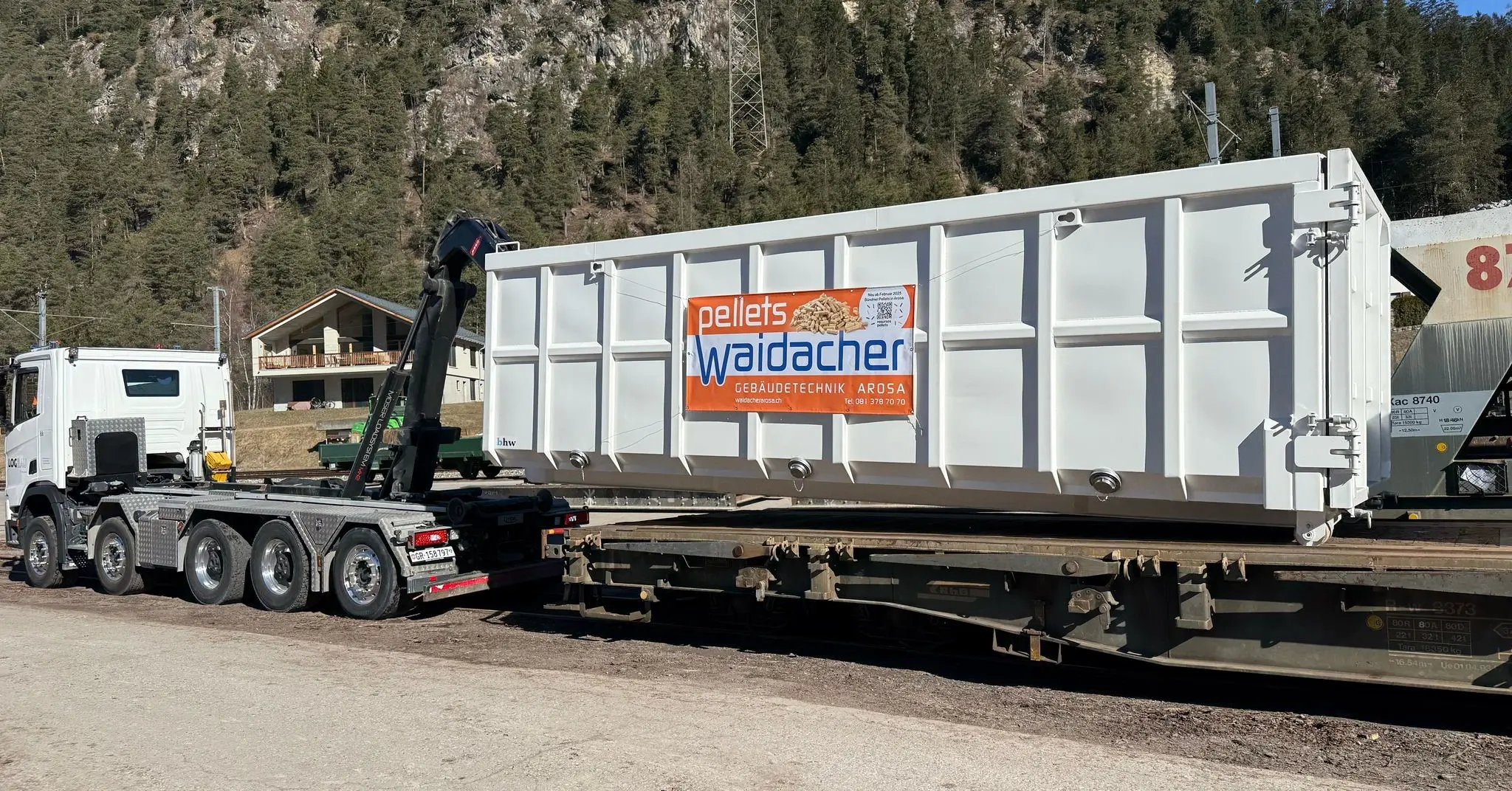 Ein Abrollcontainer mit Hakengerät