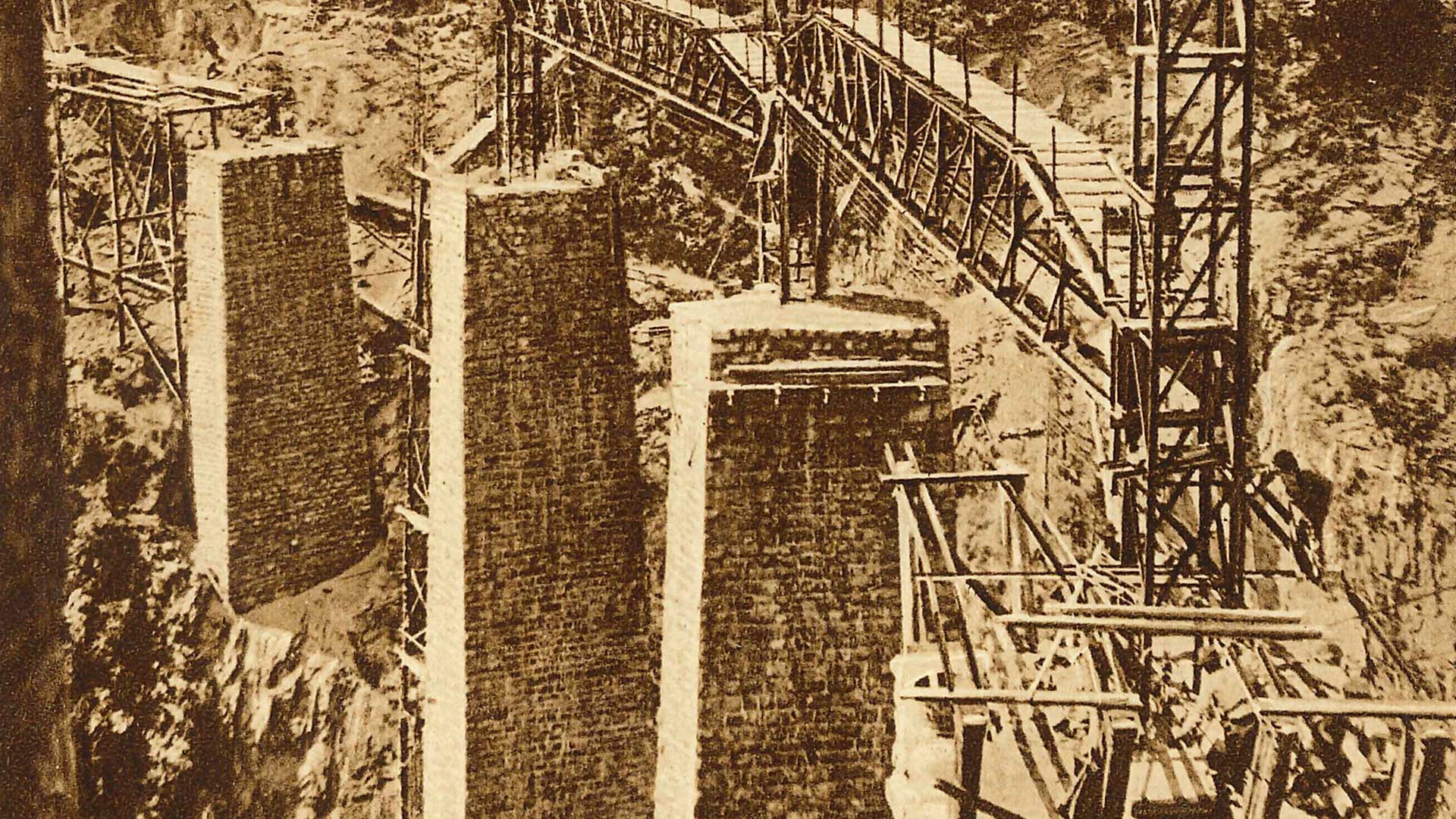 Historische Detailansicht auf die Querträger vom Bau vom Landwasserviadukt.