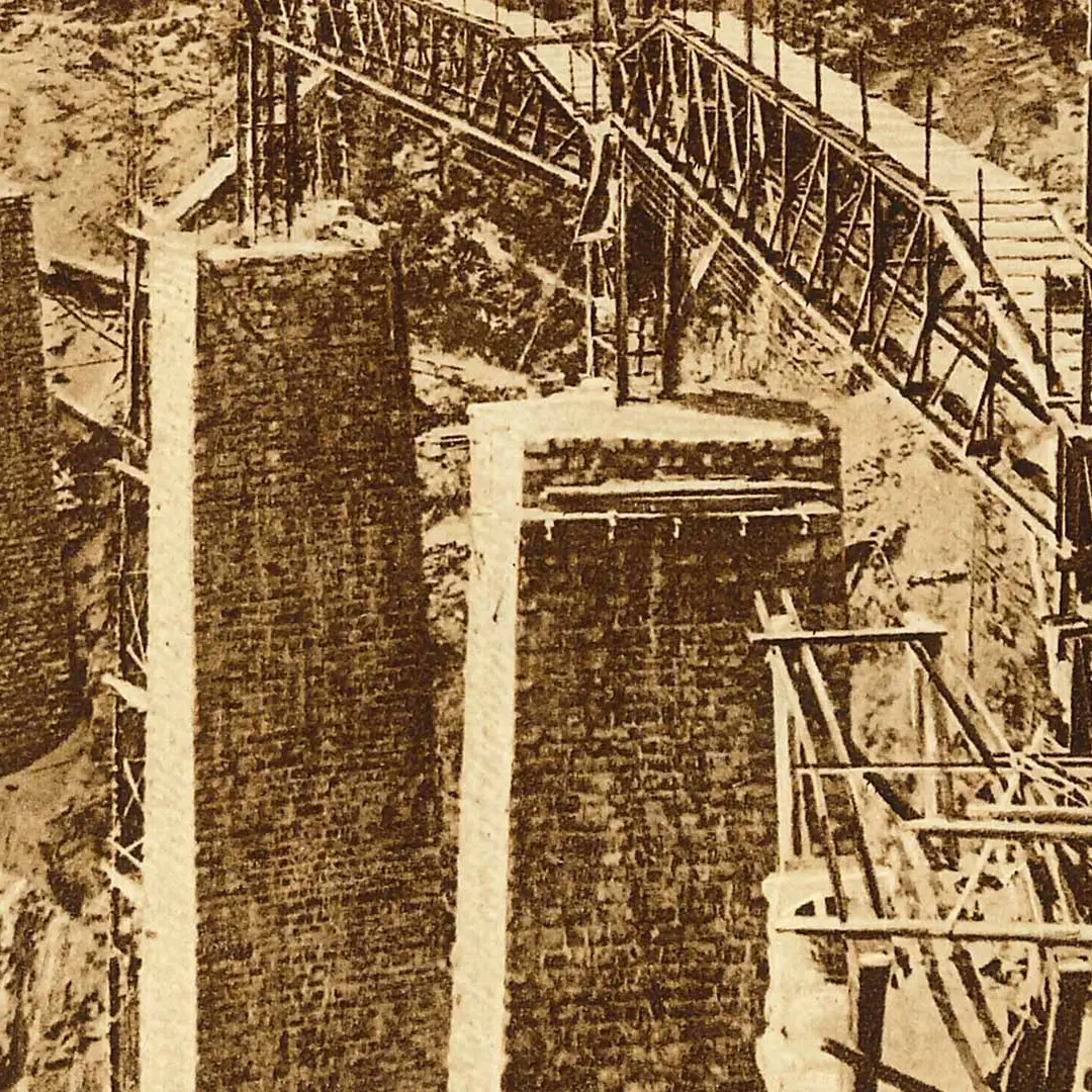 Historische Detailansicht auf die Querträger vom Bau vom Landwasserviadukt.