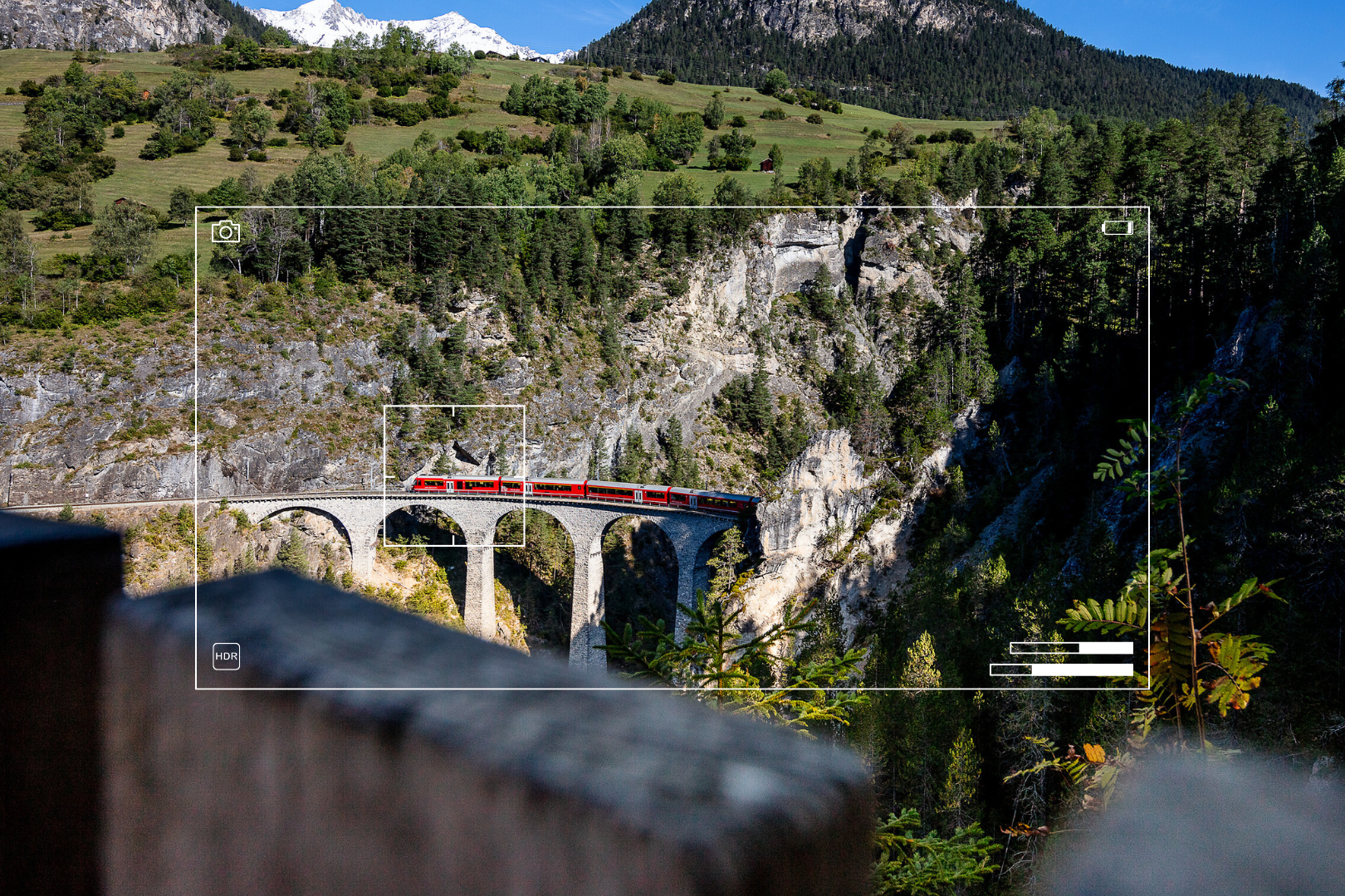 Der Landwasserviadukt mit einem Kamera Overlay.