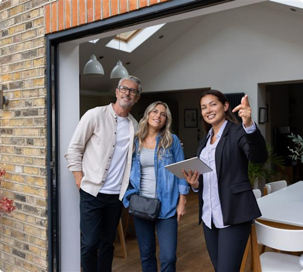 couple-property-auctioneer