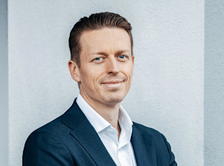 Janitza-Karriere-Bereiche-Sales-Kachel-Michael-Kadziela