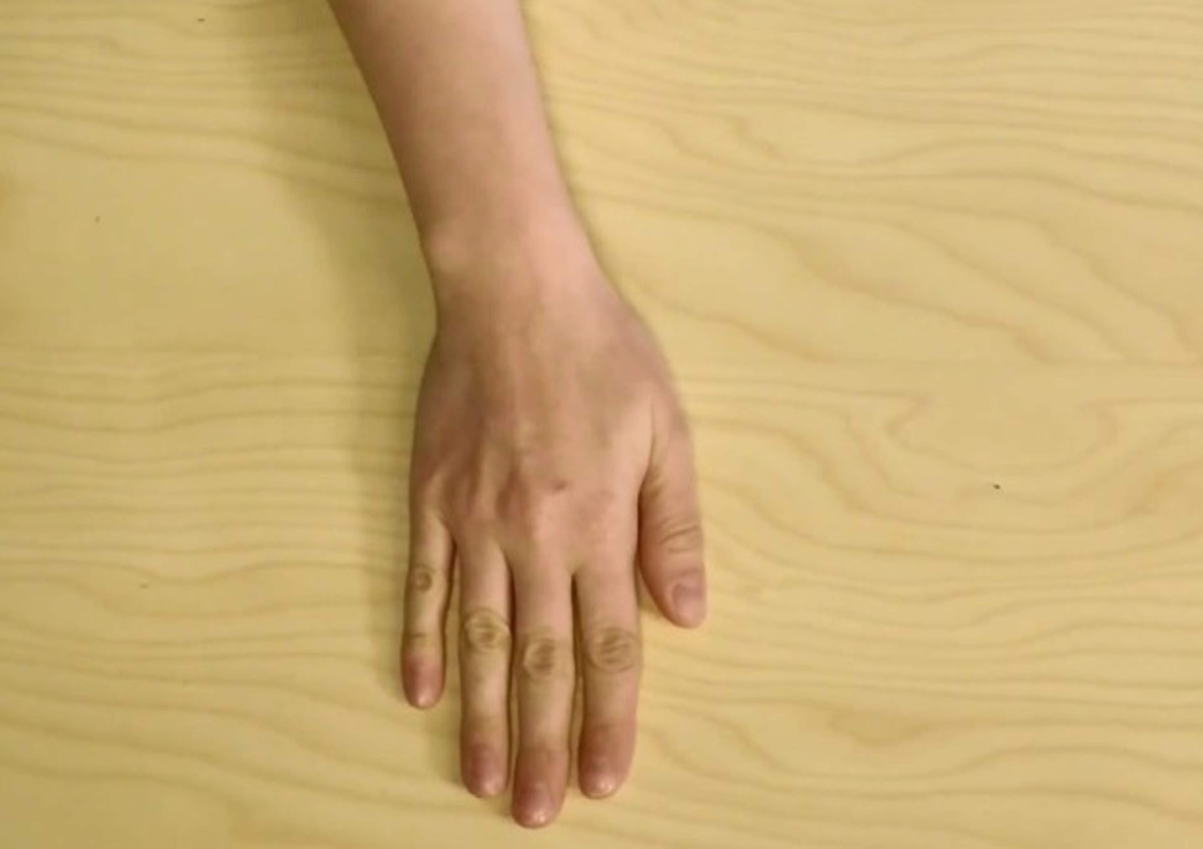 Utgångsposition för spreta med fingrarna.