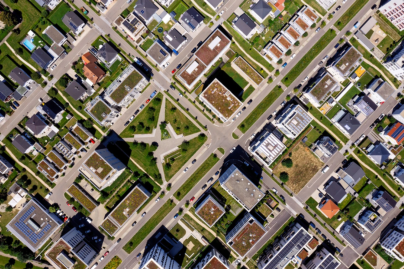 Blick von oben auf Straßen