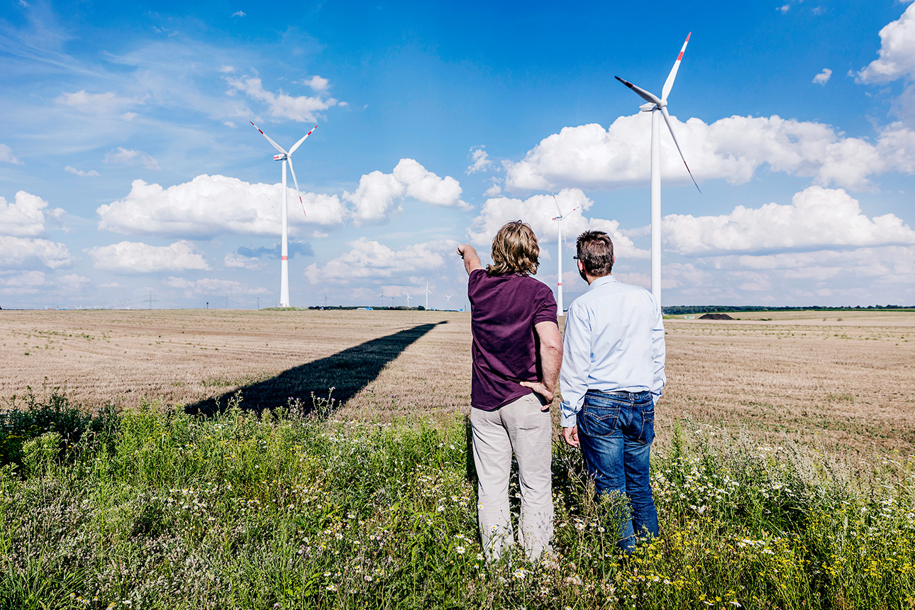Jörg-Uwe Fischer, DKB, & Jan Teut blicken auf Windpark