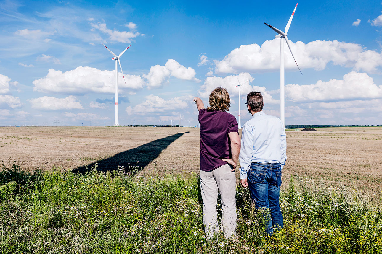 Jörg-Uwe Fischer, DKB, & Jan Teut blicken auf Windpark