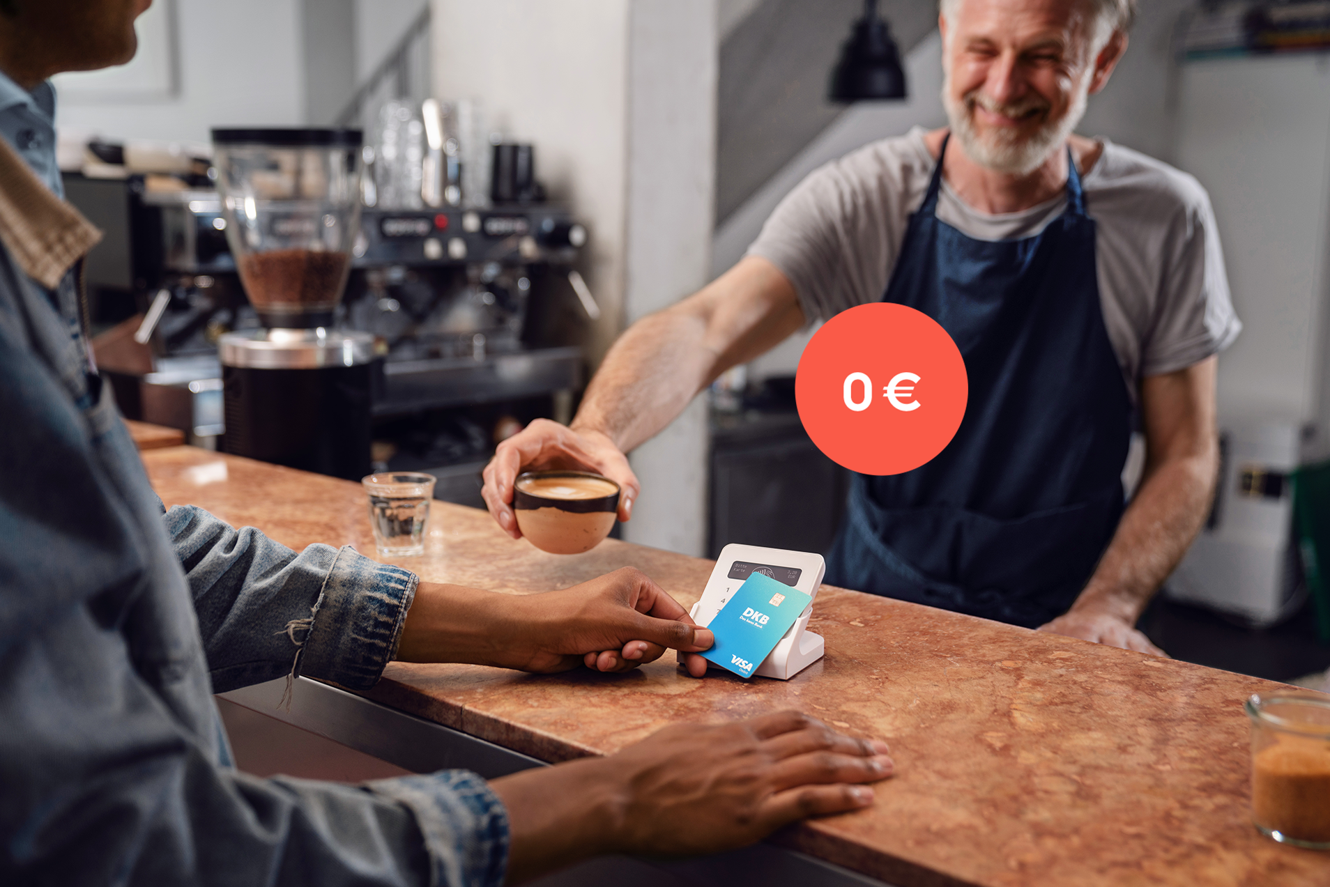 Zahlung mit Visa Debitkarte in Cafe