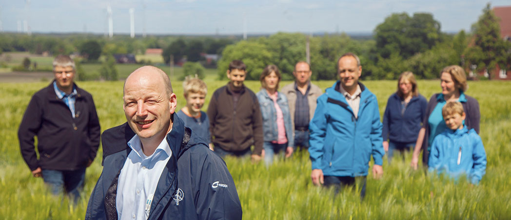 Jörg Tiemann und Beteiligte im Bürgerwindpark „Hollich Sellen“