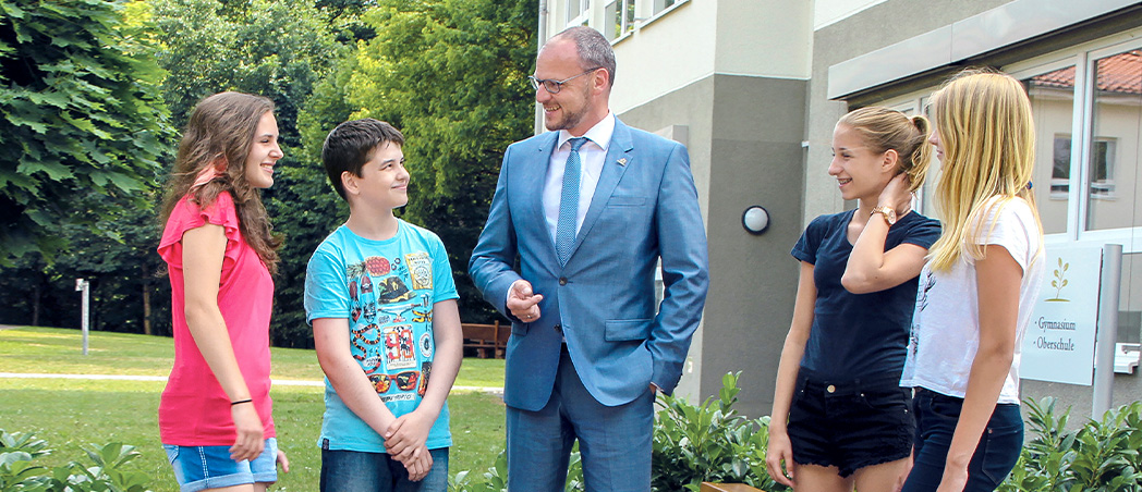 Herr Brügmann auf dem Campus Grünheide