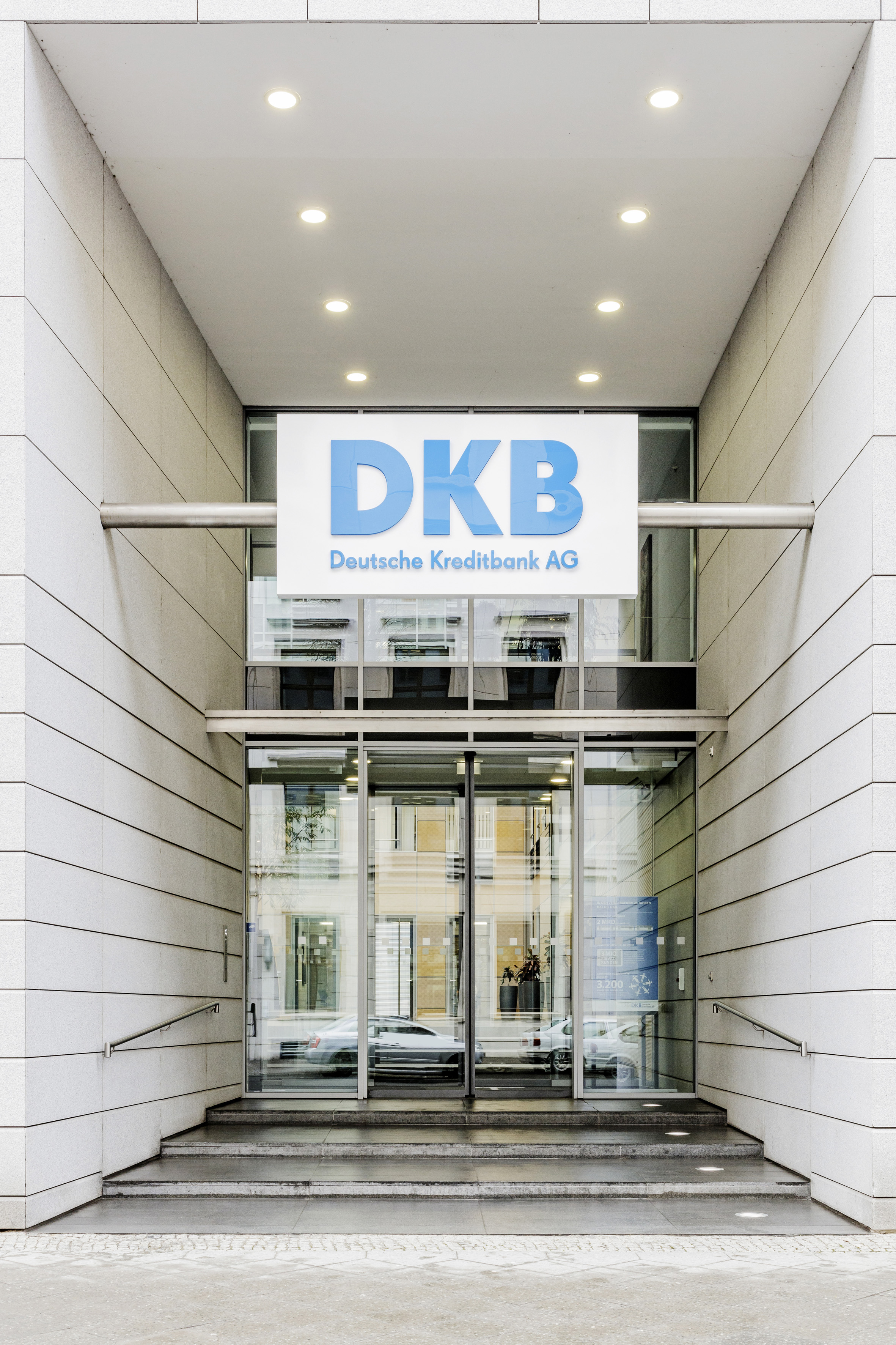 Eingang DKB-Zentrale in Berlin