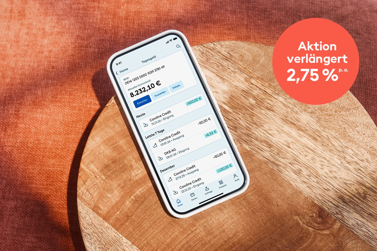 Ein Smartphone liegt auf einem Sessel